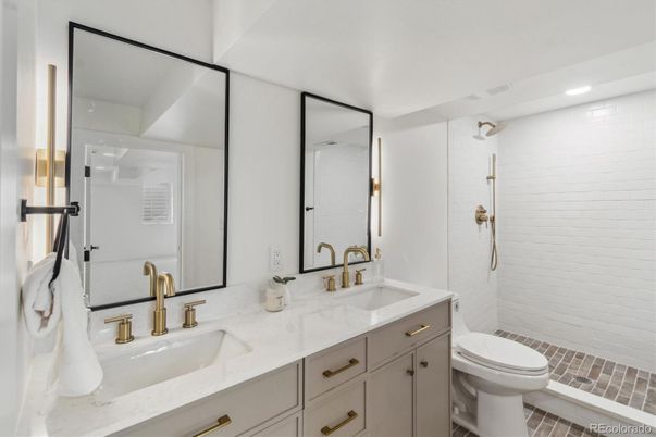 Bathroom, Dual Sink Vanities, Interior, Recessed Lighting