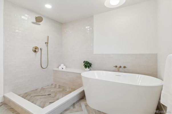 Bathroom, Free Standing Baths, Interior, Recessed Lighting