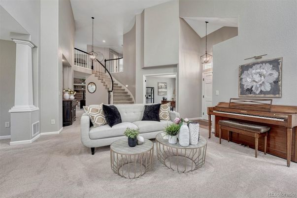 Interior, Living room, Pendant Lights, Piano, Recessed Lighting