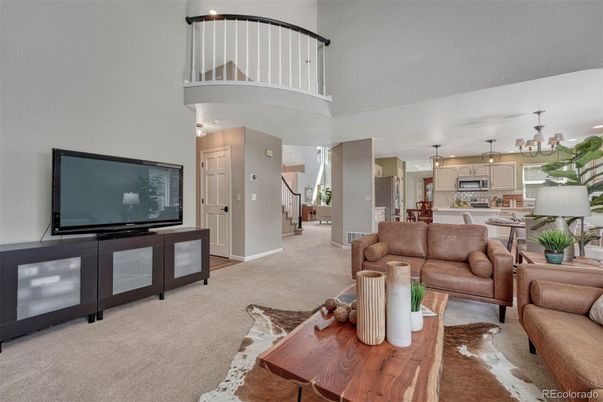 Chandelier, Interior, Kitchen, Living room, Pendant Lights, Recessed Lighting, Stainless Steel Appliances