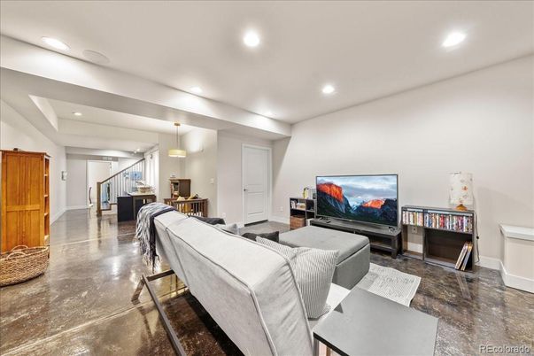 Interior, Living room, Pendant Lights, Recessed Lighting
