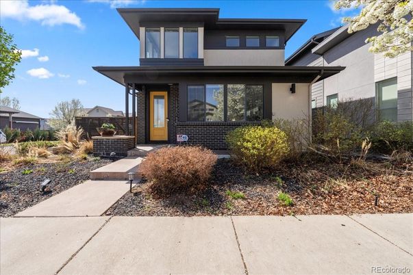 Exterior, Facade, Modern