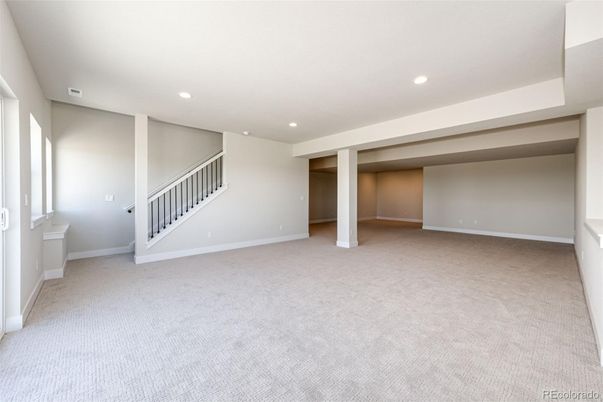 Empty room, Interior, Recessed Lighting