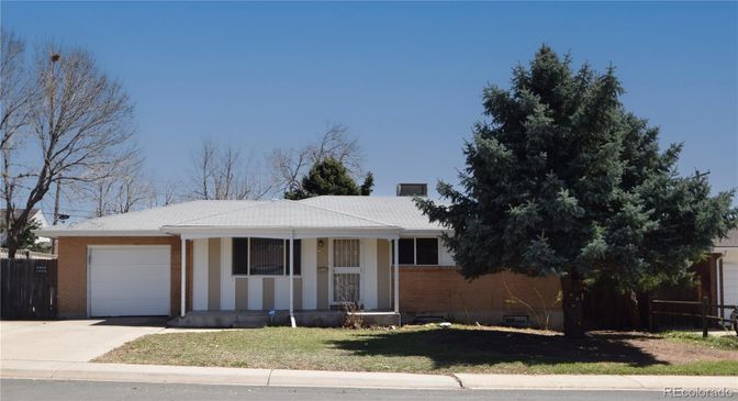 Attached, Exterior, Facade, Ranch