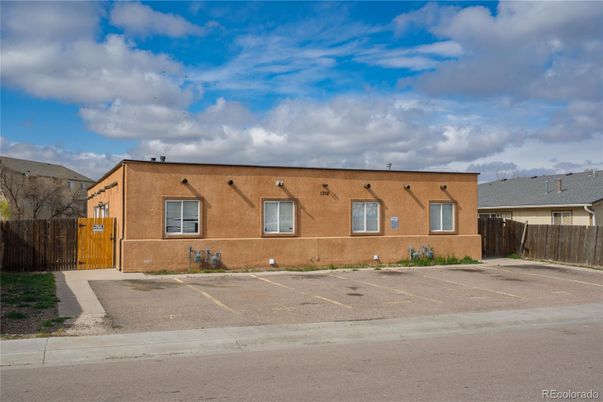 Exterior, Facade, Modern