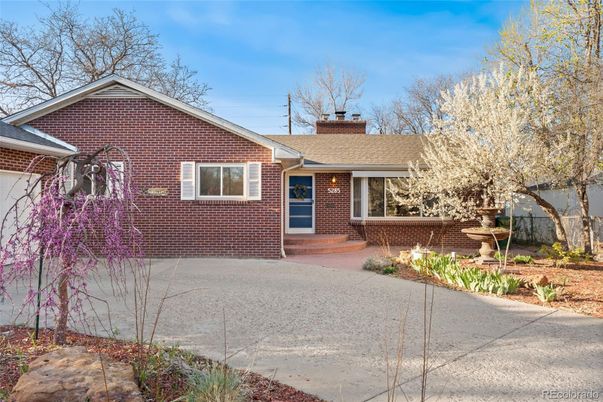 Exterior, Facade, Brick Facade, Ranch
