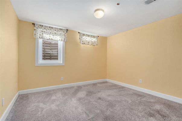 Empty room, Interior