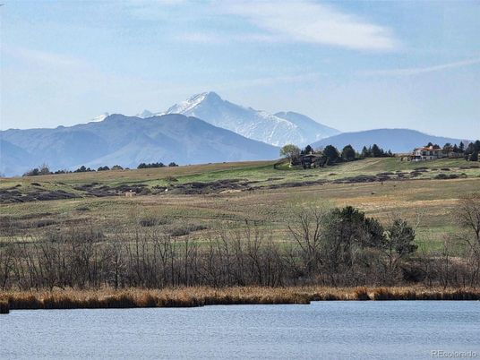 Exterior, Lake