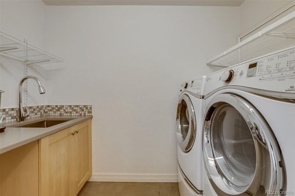Interior, Washer, Wood Texture Flooring