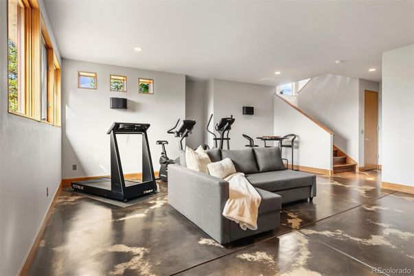 Fitness Equipment, Interior, Living room, Recessed Lighting