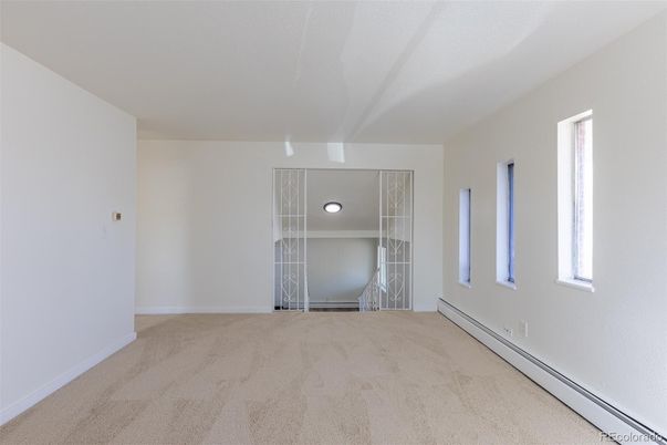 Empty room, Interior