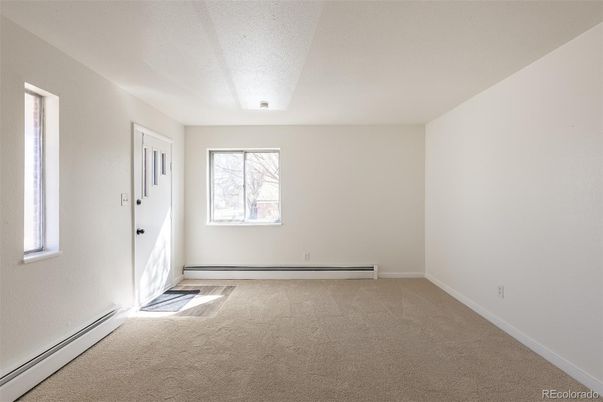 Empty room, Interior