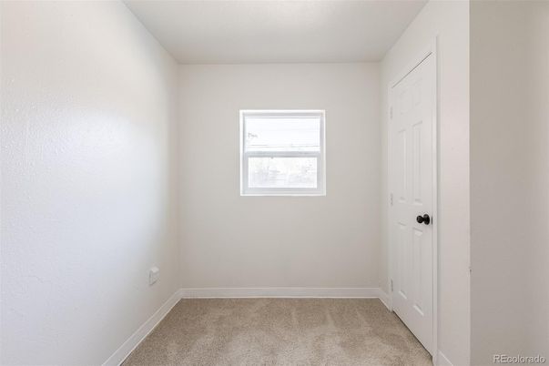 Empty room, Interior