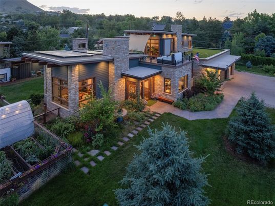 Exterior, Drone