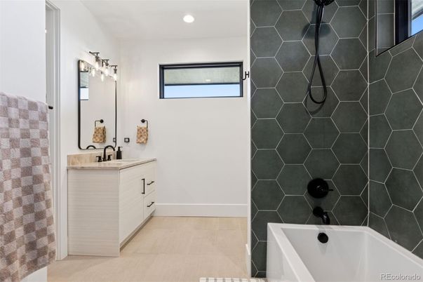 Bathroom, Interior, Recessed Lighting