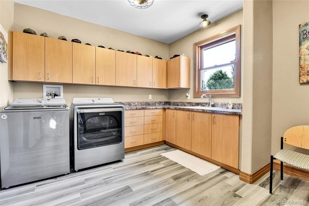Interior, Washer, Wood Texture Flooring