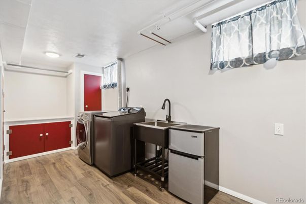 Interior, Washer, Wood Texture Flooring