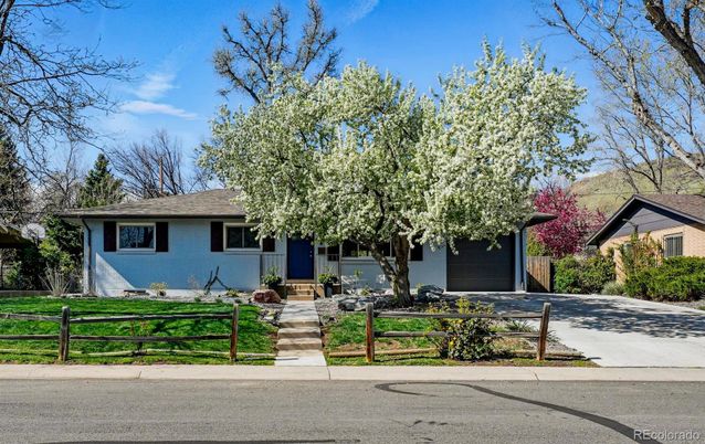 Attached, Exterior, Facade, Ranch