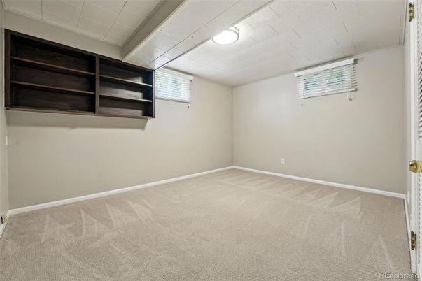 Empty room, Interior