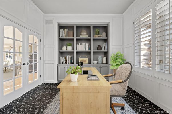 Home Office, Interior