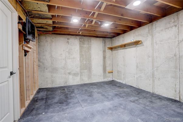 Empty room, Interior, Wooden Beams