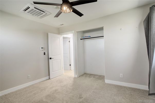 Empty room, Interior