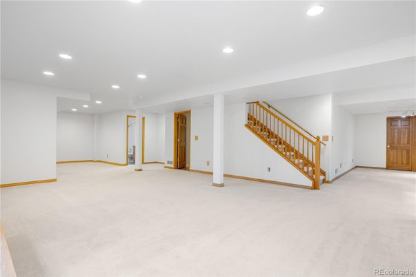 Empty room, Interior, Recessed Lighting