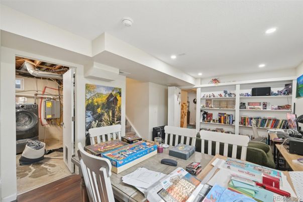 Interior, Recessed Lighting, Washer, Wood Texture Flooring