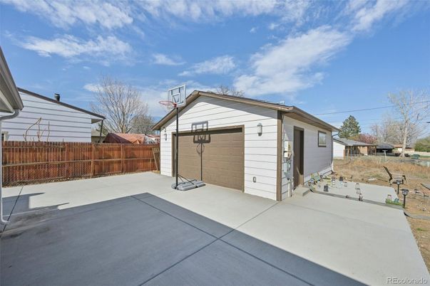 Detached Garage, Exterior