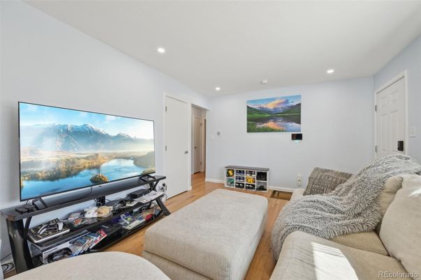 Interior, Living room, Recessed Lighting, Water, Wood Texture Flooring
