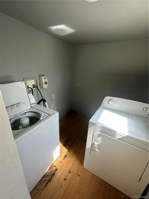 Interior, Recessed Lighting, Washer, Wood Texture Flooring