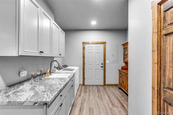 Interior, Recessed Lighting, Washer, Wood Texture Flooring