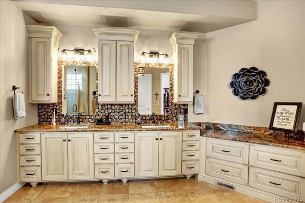 Bathroom, Dual Sink Vanities, Interior
