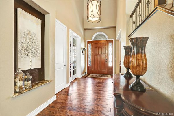 Interior, Pendant Lights, Wood Texture Flooring