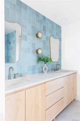 Bathroom, Dual Sink Vanities, Interior