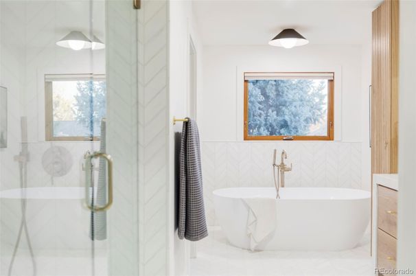 Bathroom, Free Standing Baths, Interior
