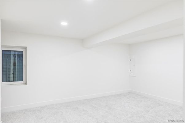 Empty room, Interior, Recessed Lighting