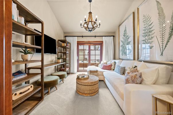 Chandelier, Interior, Living room