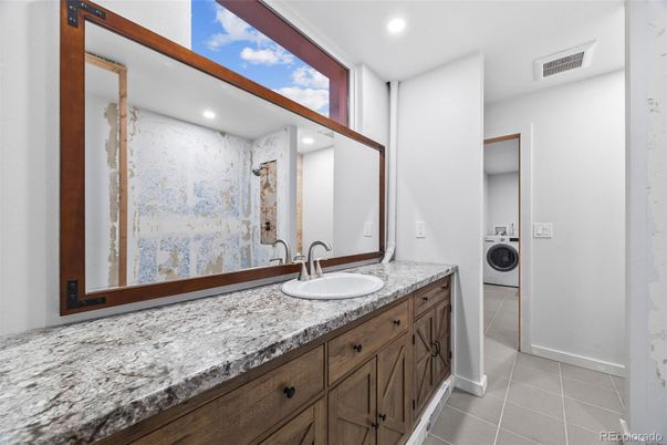 Bathroom, Interior, Recessed Lighting, Washer