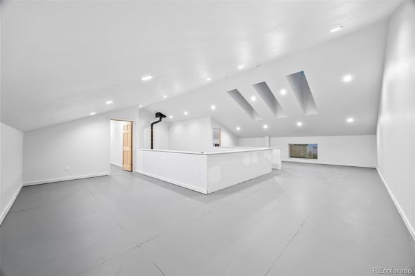 Empty room, Interior, Recessed Lighting