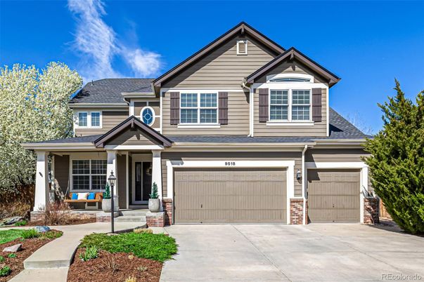 Attached, Exterior, Facade, American Craftsman
