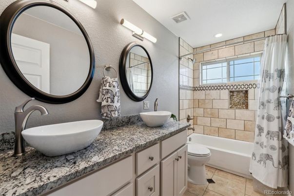 Bathroom, Dual Sink Vanities, Interior, Recessed Lighting