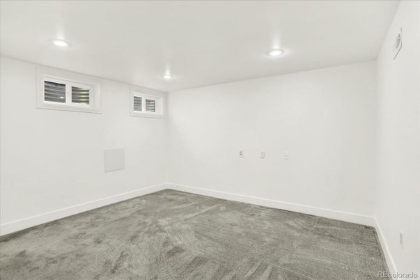 Empty room, Interior, Recessed Lighting