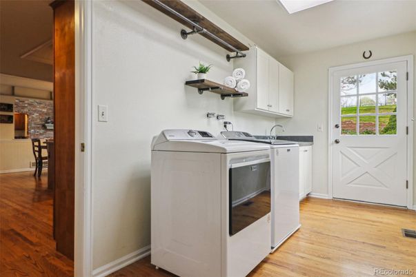 Interior, Washer, Wood Texture Flooring