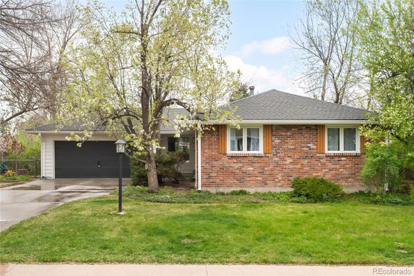 Attached, Exterior, Facade, Brick Facade, Split Level