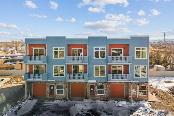 Exterior, Facade, Rowhouse