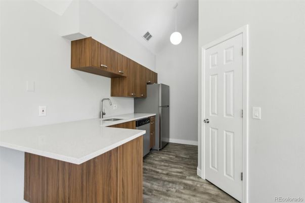 Interior, Kitchen, Pendant Lights, Wood Texture Flooring