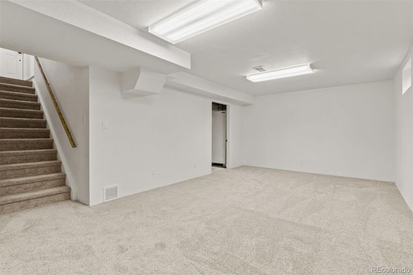 Empty room, Interior