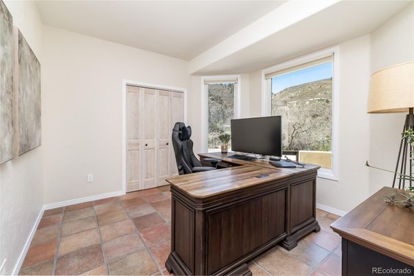 Home Office, Interior