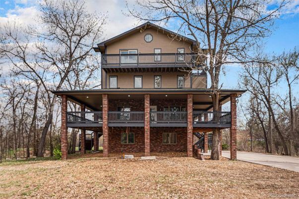 Exterior, Facade, Log Home
